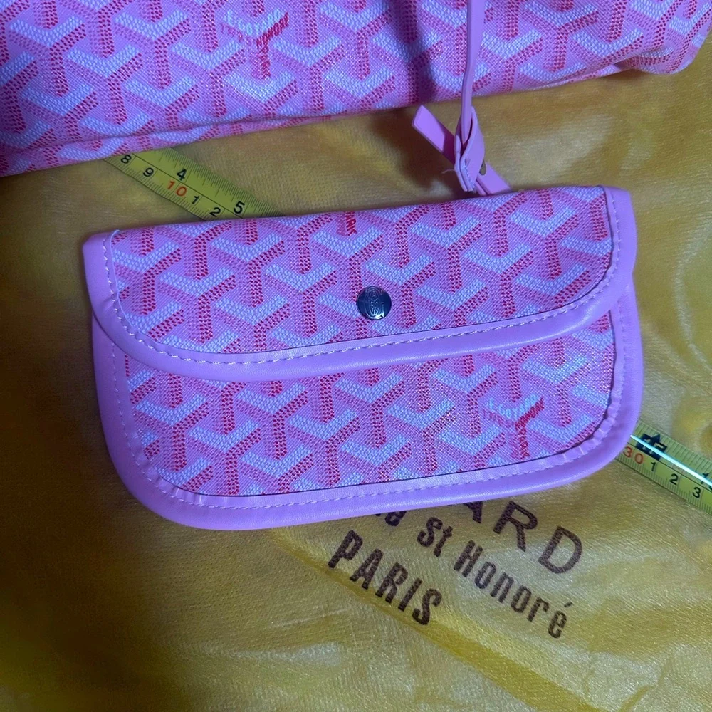 Pink Chevron Tote - Picture 4 of 4